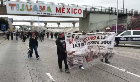 CNTE llev� protesta a la frontera y cerraron acceso a M�xico por El Chaparral