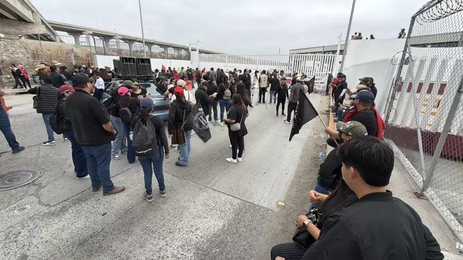 CNTE llev� protesta a la frontera y cerraron acceso a M�xico por El Chaparral