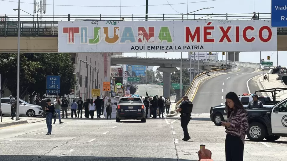 CNTE llev� protesta a la frontera y cerraron acceso a M�xico por El Chaparral