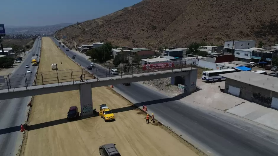 Obras de ampliaci�n en el corredor Tijuana-Rosarito 2000