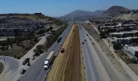 Obras de ampliaci�n en el corredor Tijuana-Rosarito 2000
