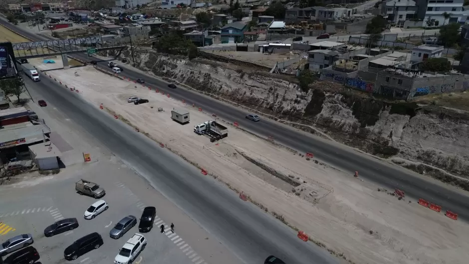 Obras de ampliaci�n en el corredor Tijuana-Rosarito 2000