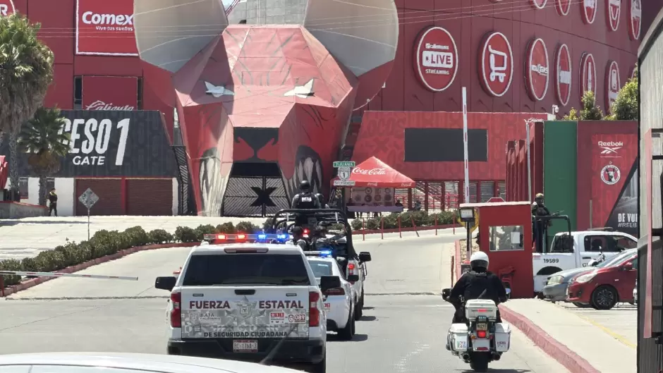 Jugadores de Ir�n entrenan bajo estrictas medidas de seguridad en Tijuana