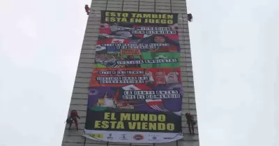 Acto de protesta en la Estela de Luz,