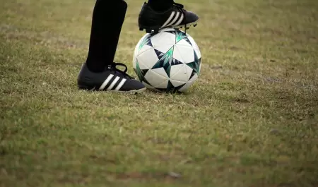 Tenis para jugar futbol