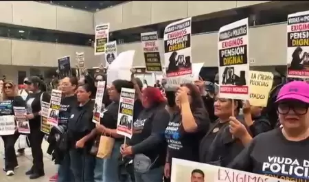 Manifestaci�n de viudas de polic�as de Tijuana