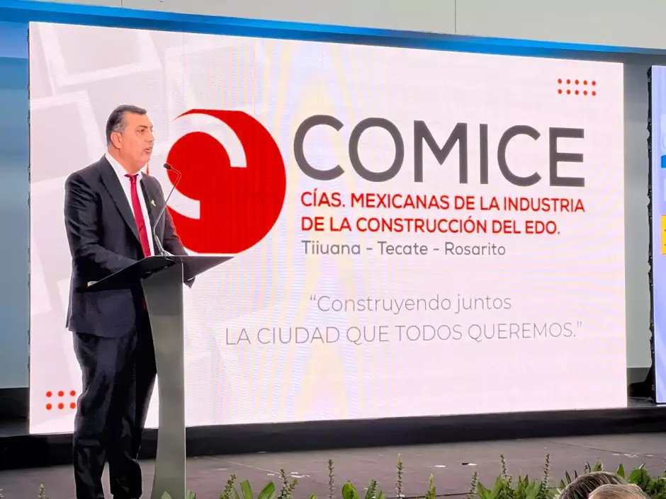 Toma protesta Julio C�sar Ur�as como presidente de COMICE TTR