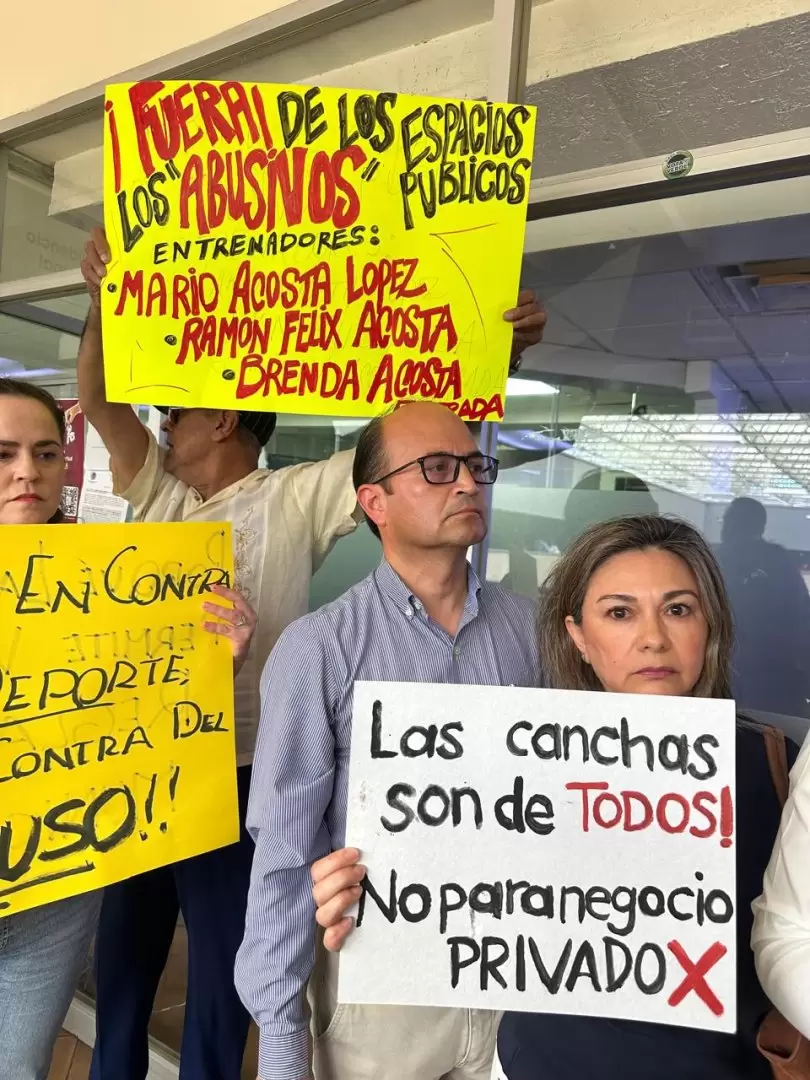 Exigen vecinos de Lomas Hip�dromo desalojo de cancha usada por academia de basquetbol privada