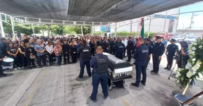 Despiden con honor al polic�a Luis Fernando Molina Avil�s.