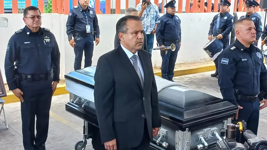 Despiden con honor al polic�a Luis Fernando Molina Avil�s.