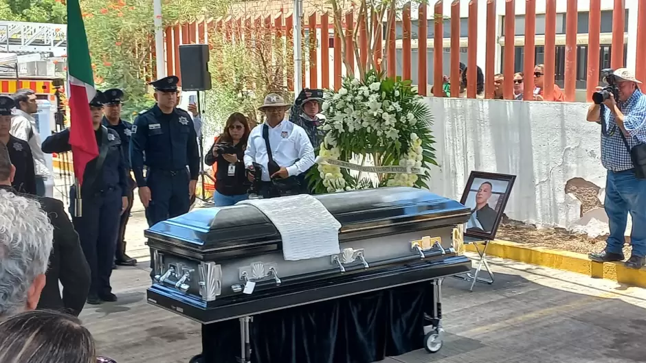 Despiden con honor al polic�a Luis Fernando Molina Avil�s.