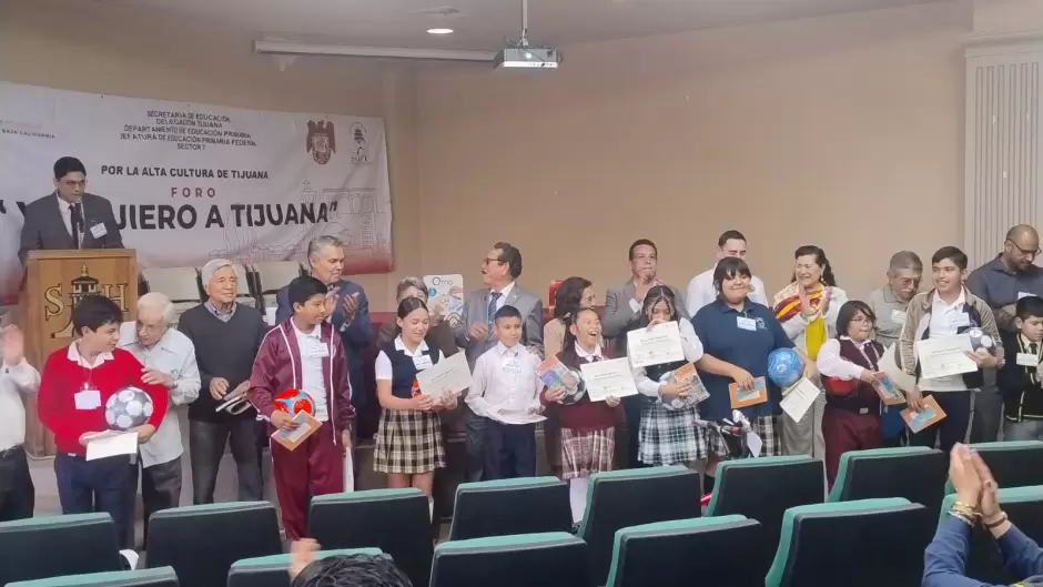 Limpieza, armon�a y progreso piden para Tijuana escolares de la Zona Este