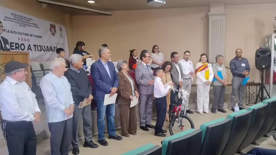 Limpieza, armon�a y progreso piden para Tijuana escolares de la Zona Este