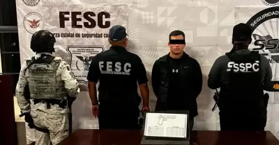 Detienen a motociclista armado en la colonia Lomas del Valle de Tijuana