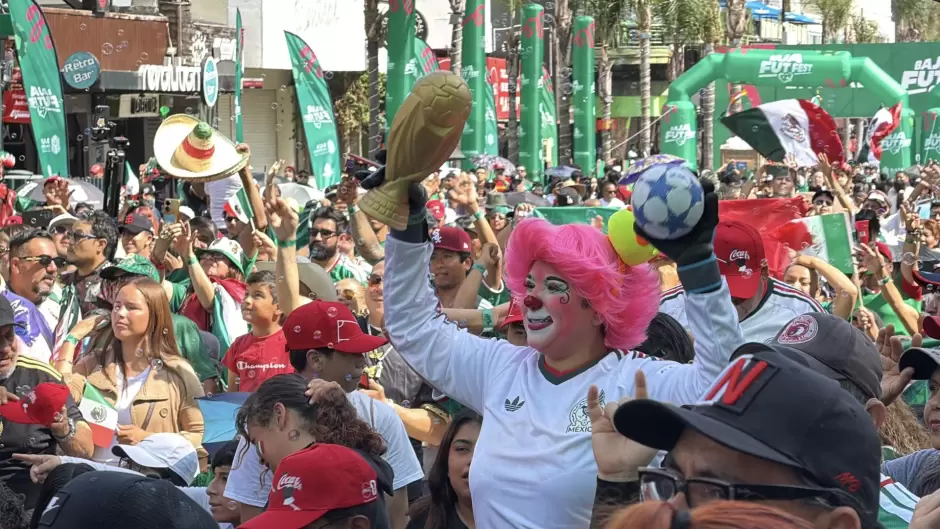 Tijuana celebra el triunfo de M�xico en el arranque del torneo