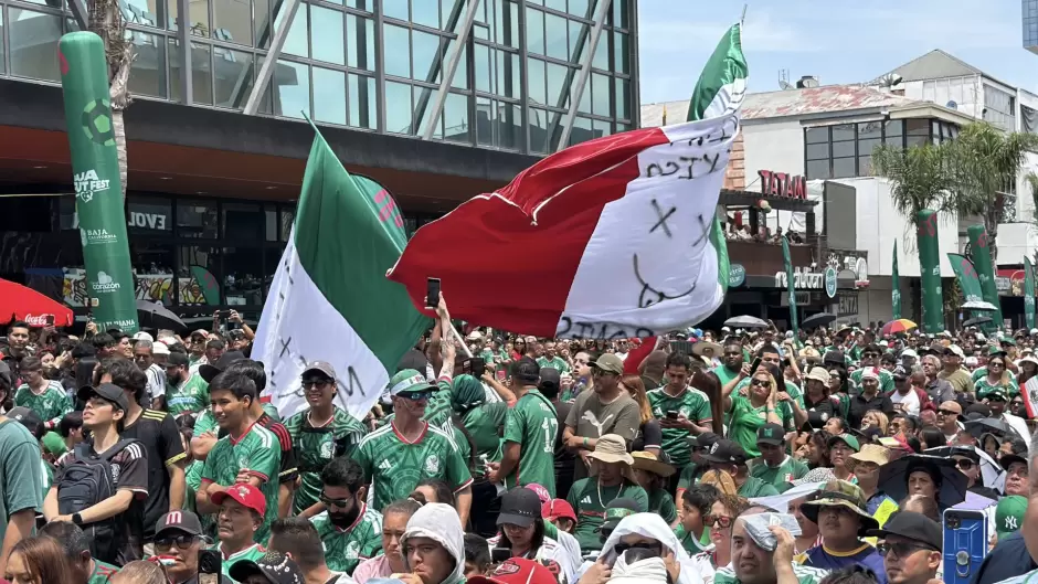 Tijuana celebra el triunfo de M�xico en el arranque del torneo