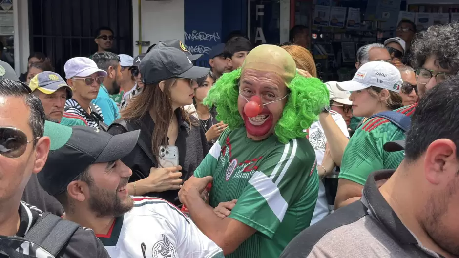 Tijuana celebra el triunfo de M�xico en el arranque del torneo