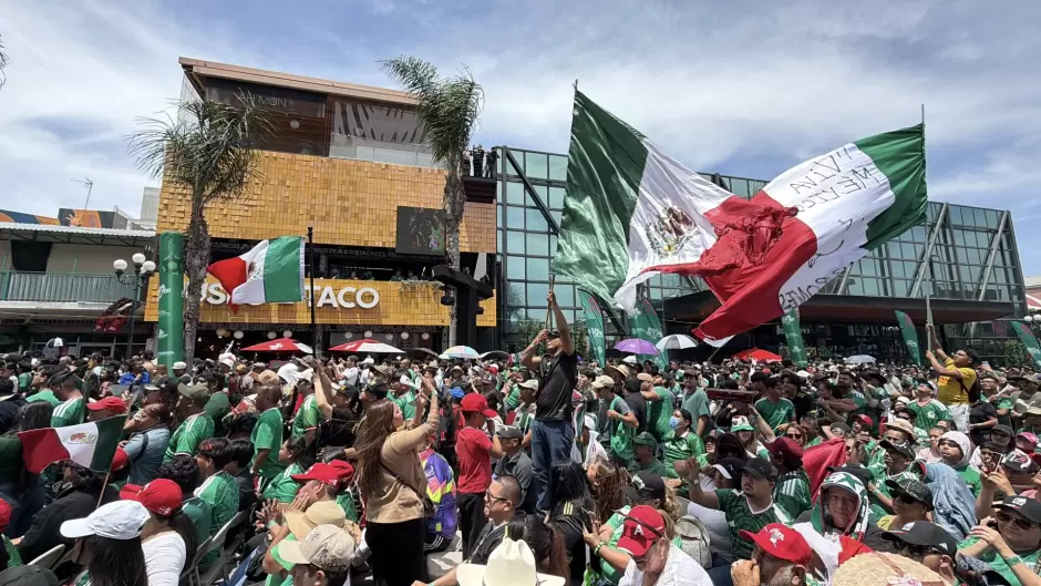 Tijuana celebra el triunfo de M�xico en el arranque del torneo