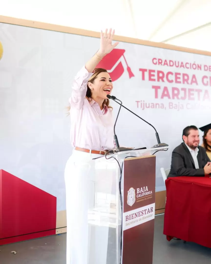 Egresa tercera generaci�n de preparatoria impulsada por Tarjeta Violeta en Baja California