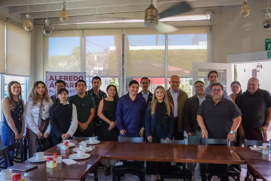 Alfredo �lvarez y j�venes abogados plantean modernizaci�n del sistema judicial