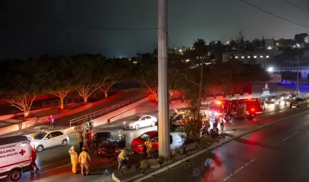 Seis lesionados en choque sobre Rosas Magall�n; otra volcadura deja un joven her