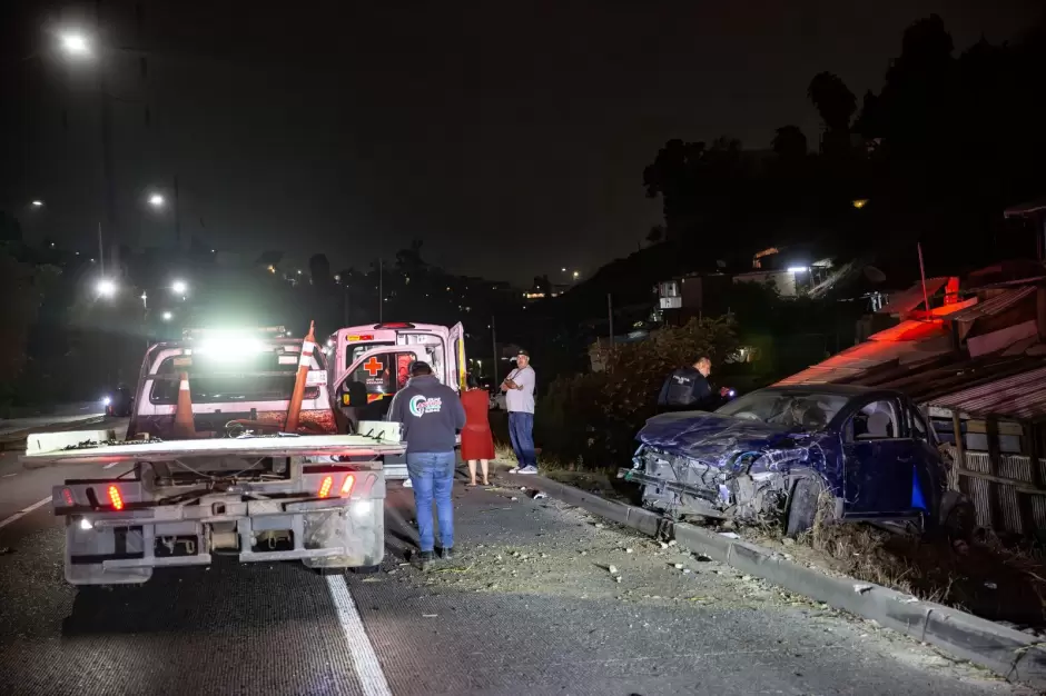 Seis lesionados en choque sobre Rosas Magall�n; otra volcadura deja un joven herido