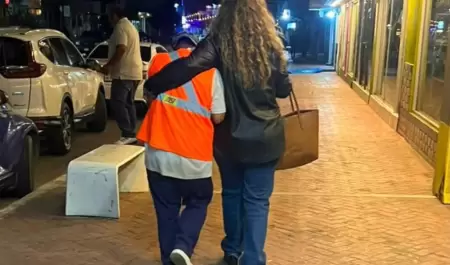 Localiza Polic�a Tur�stica a persona extraviada y la re�ne con su familia