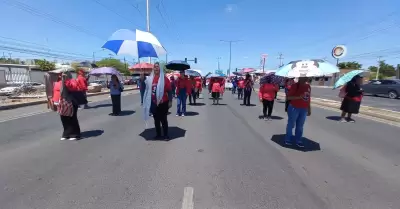 Marcha en Hermosillo de docentes federalizados
