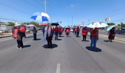 Marcha en Hermosillo de docentes federalizados
