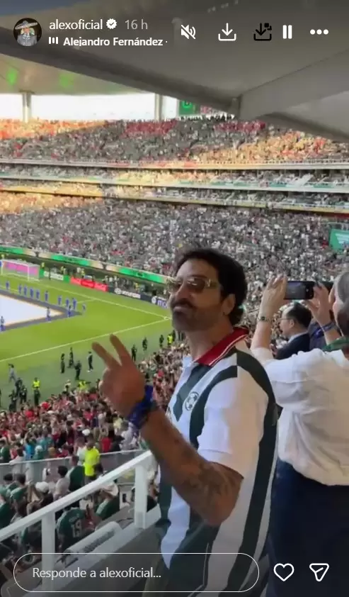 Alejandro Fern�ndez en el�Estadio Guadalajara.