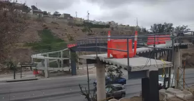 Puente peatonal en construcci�n sobre el bulevar Rosas Magall�n