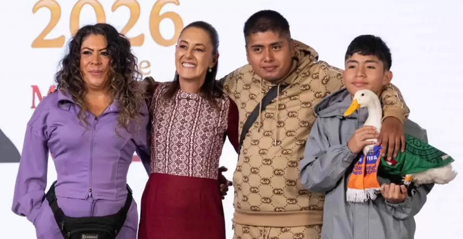 El pato Merlin fue invitado por la presidenta Claudia Sheinbaum Pardo a la conferencia ma�anera.