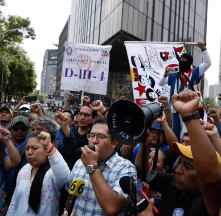Plant�n y bloqueo de la Secci�n 22 de la CNTE en la Ciudad de M�xico