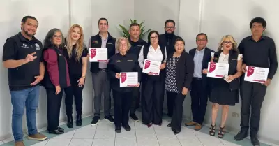 Entrega de constancias de Lengua de Se�as Mexicana a personal del Centro de Conc