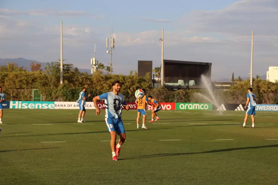 Ir�n cierra preparaci�n en Tijuana rumbo a su duelo contra Egipto entre homenajes e intercambio de reconocimientos