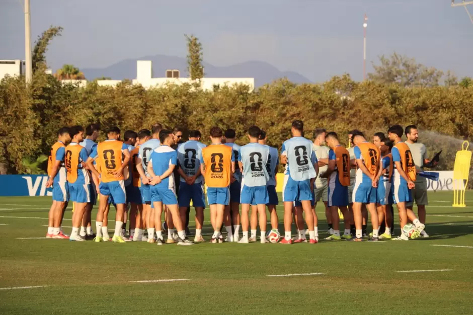Ir�n cierra preparaci�n en Tijuana rumbo a su duelo contra Egipto entre homenajes e intercambio de reconocimientos