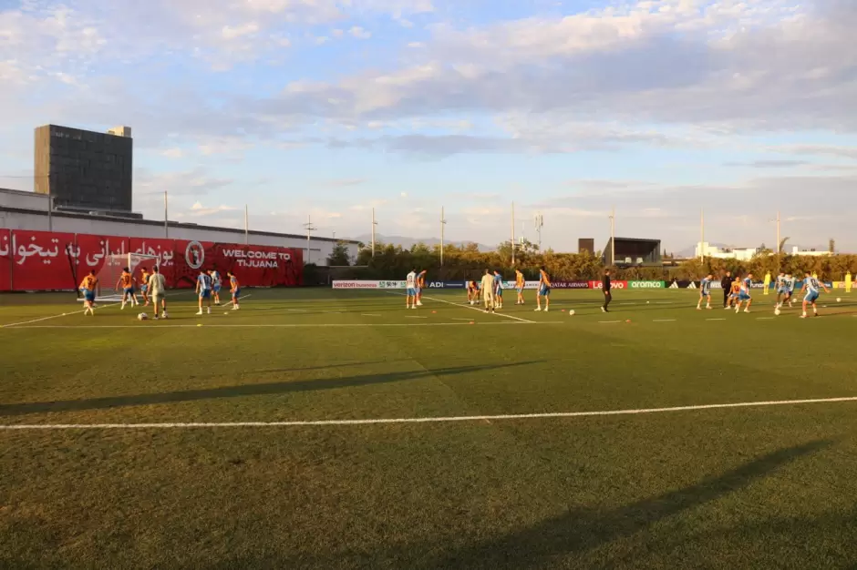 Ir�n cierra preparaci�n en Tijuana rumbo a su duelo contra Egipto entre homenajes e intercambio de reconocimientos