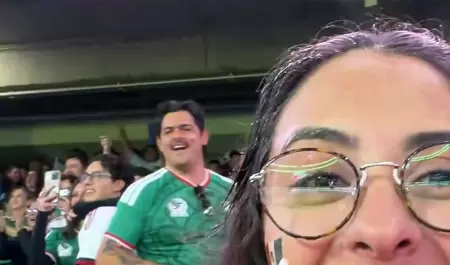 Se disculpa hombre que arroj� cerveza a una mujer durante el partido M�xico vs.