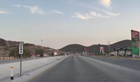 Vecinos cancelan bloqueo de carretera tras regreso de la energ�a el�ctrica
