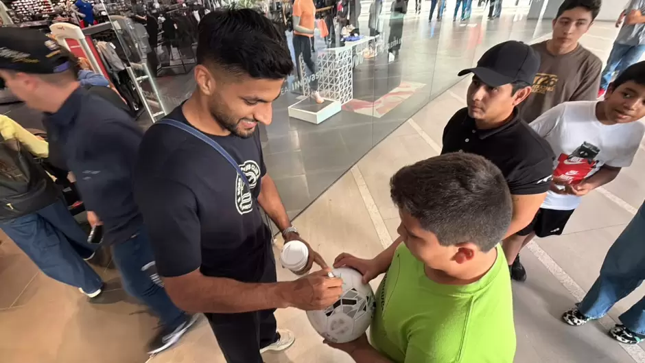 Por fin, cara a cara: el Team Melli convive con la afici�n tijuanense tras d�as de restricciones