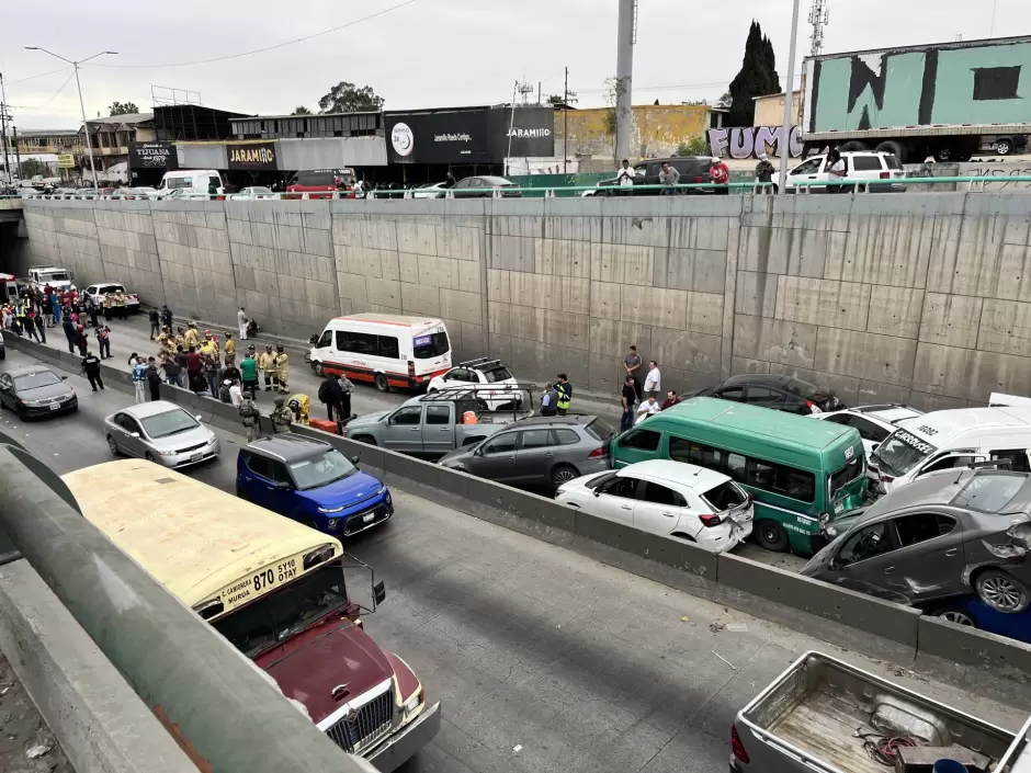 Accidente de tr�iler que da�� 37 veh�culos