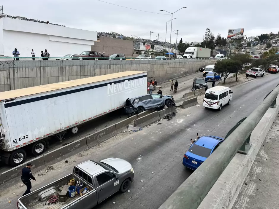 Accidente de tr�iler que da�� 37 veh�culos