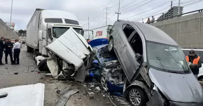 Accidente de tr�iler que da�� 37 veh�culos