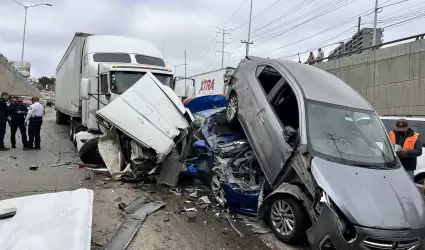 Accidente de tr�iler que da�� 37 veh�culos
