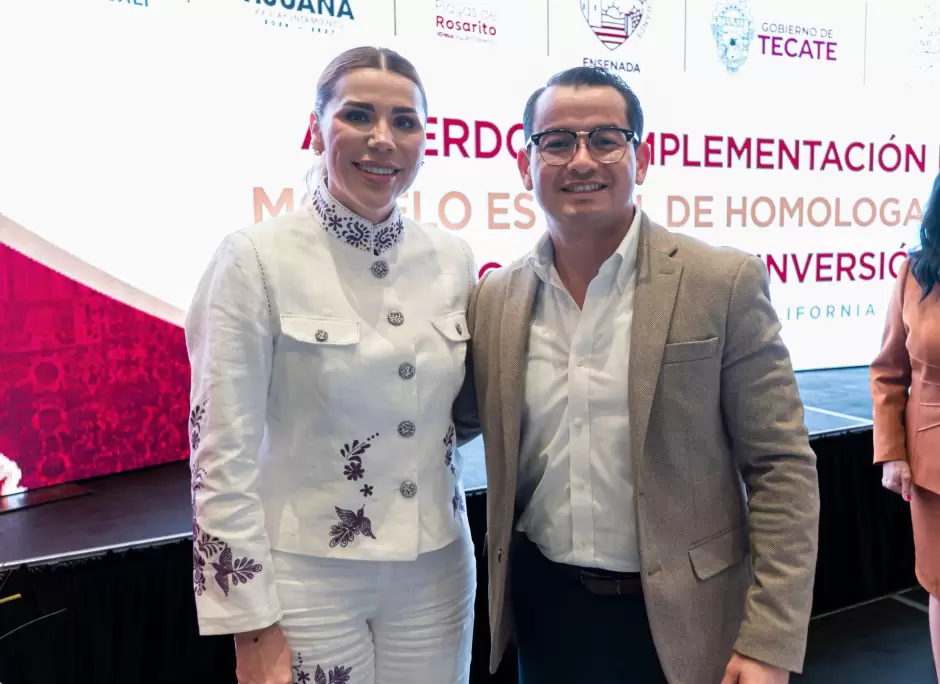 Firma Abdiel Guti�rrez Coronado Acuerdo de Implementaci�n de la Autorizaci�n Estatal y Municipal de Proyectos de Inversi�n en Baja California