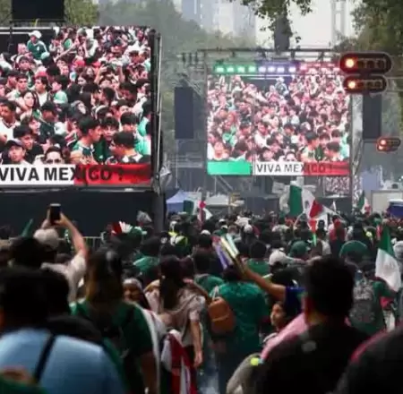 Ambiente sobre el Paseo de la Reforma, en la CDMX, previo al encuentro entre M�x