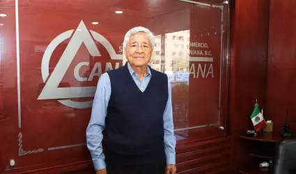 CANACO Tijuana felicita a Ra�l P�rez Rojas por 63 a�os dedicados a la cultura y 