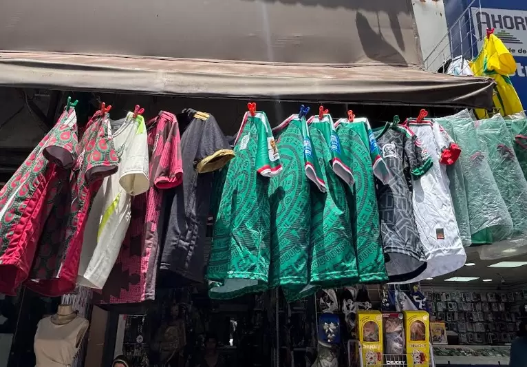 Venta de playeras de la Selecci�n Mexicana.