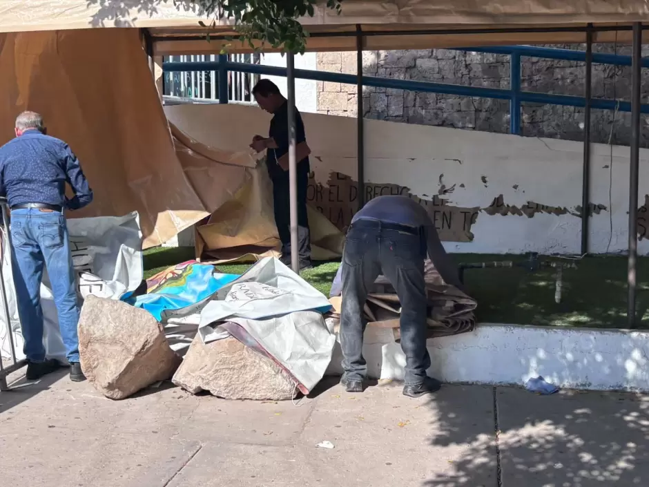 Desalojan a manifestantes de Covafam del Congreso