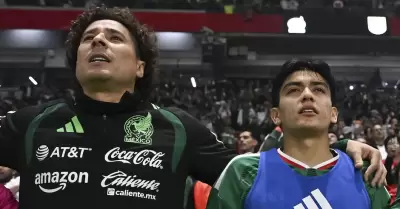Memo Ochoa y Gil Mora